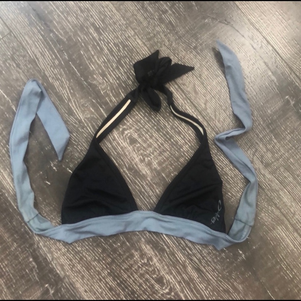 Sporty bikini top
